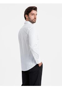 Ombre Clothing - Bawełniana koszula męska w mikro wzór REGULAR FIT - biała V1. Typ kołnierza: kołnierzyk klasyczny. Kolor: biały. Materiał: bawełna. Długość rękawa: długi rękaw. Długość: długie. Wzór: nadruk. Styl: klasyczny #3