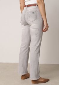 Born2be - Jasnoszare Jeansy z Bawełną i Wysokim Stanem o Prostym Kroju z Przetarciam Vimariella. Okazja: na co dzień. Stan: podwyższony. Kolor: szary. Styl: casual #3