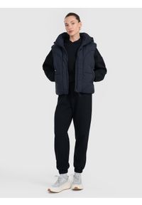 4f - 4F Bezrękawnik puchowy z wypełnieniem syntetycznym damski - czarne XS. Okazja: na co dzień. Typ kołnierza: kołnierzyk stójkowy. Kolor: czarny. Materiał: syntetyk, puch. Długość rękawa: bez rękawów. Styl: casual #2