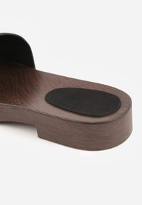 Born2be - Czarne Klapki Ozdobione Nitami Thronisei. Okazja: na co dzień. Kolor: czarny. Materiał: jeans. Wzór: aplikacja. Styl: casual, klasyczny #2