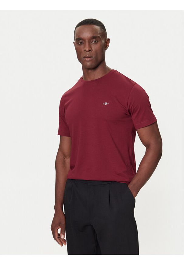 GANT - Gant T-Shirt 2004080 Bordowy Regular Fit. Kolor: czerwony. Materiał: bawełna