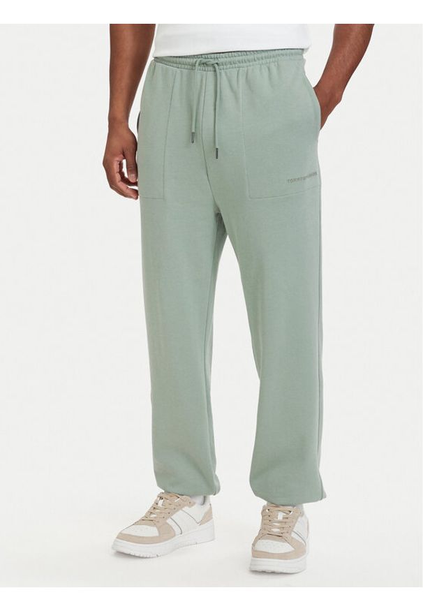 TOMMY HILFIGER - Tommy Hilfiger Spodnie dresowe Essential UM0UM03911 Zielony jasny Relaxed Fit. Kolor: zielony. Materiał: bawełna