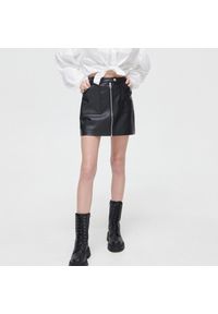 Cropp - Spódnica mini z zamkiem - Czarny. Kolor: czarny #1