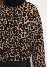 Born2be - Brązowa Panterkowa Futrzana Kurtka z Kieszeniami Sewilaine. Okazja: na co dzień. Kolor: brązowy. Materiał: futro. Styl: casual, elegancki #4