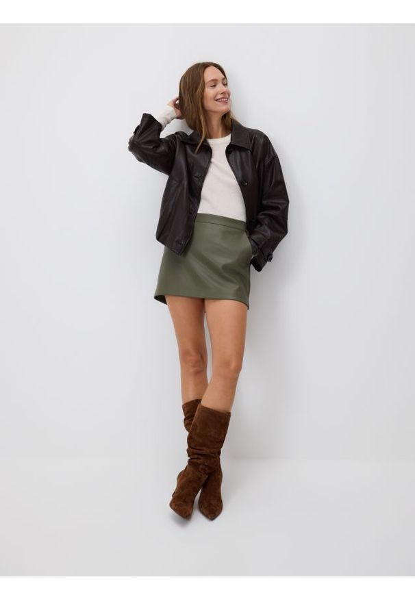 Reserved - Spódnico-szorty z imitacji skóry - ciemnozielony. Kolor: zielony. Materiał: skóra