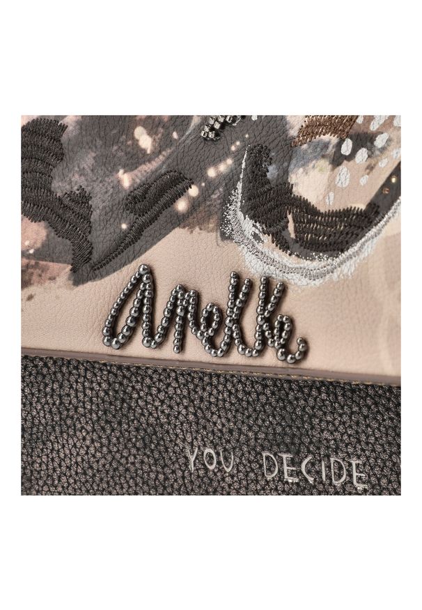 Brązowa Elegancka Damska Torebka Z Klapką Anekke. Kolor: brązowy. Wzór: aplikacja. Materiał: zdobione. Styl: elegancki