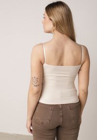 Born2be - Beżowy Wiskozowy Top z Podwójnymi Ramiączkami Hendrea. Okazja: na co dzień. Kolor: beżowy. Materiał: wiskoza. Długość rękawa: na ramiączkach. Styl: casual, elegancki #2