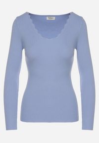 Born2be - Niebieski Dopasowany Sweter z Nieregularnym Dekoltem w Serek Fenarela. Okazja: na co dzień, do pracy, na spotkanie biznesowe. Typ kołnierza: dekolt w serek. Kolor: niebieski. Materiał: jeans. Styl: casual, biznesowy #2