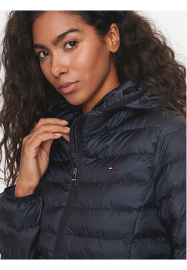 TOMMY HILFIGER - Tommy Hilfiger Kurtka przejściowa Global Stripe WW0WW42046 Granatowy Regular Fit. Kolor: niebieski. Materiał: syntetyk