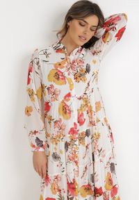 Born2be - Biała Sukienka Doreris. Okazja: na co dzień. Kolor: biały. Materiał: tkanina. Wzór: kolorowy, kwiaty. Typ sukienki: proste, koszulowe. Styl: casual, klasyczny. Długość: maxi #4