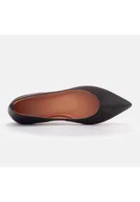 Marco Shoes Subtelne balerinki skórzane czarne. Nosek buta: szpiczasty. Kolor: czarny. Materiał: skóra. Wzór: aplikacja. Styl: klasyczny #5