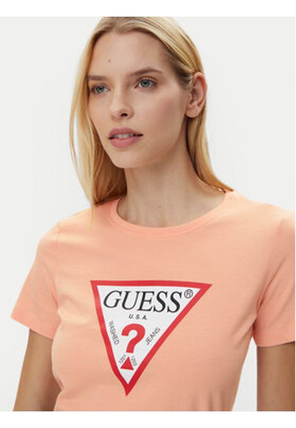 Guess T-Shirt W1YI1B I3Z14 Koralowy Regular Fit. Kolor: pomarańczowy. Materiał: bawełna