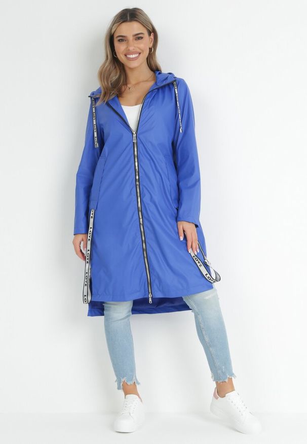 Born2be - Niebieski Płaszcz za Kolano z Kapturem Katine. Typ kołnierza: kaptur. Kolor: niebieski. Długość: długie. Wzór: nadruk, aplikacja. Styl: elegancki