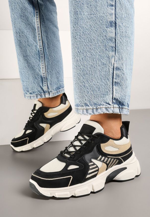 Renee - Czarno-Beżowe Sneakersy w Streetwearowym Stylu na Grubej Podeszwie Felethra. Okazja: na spotkanie biznesowe, do pracy. Nosek buta: okrągły. Kolor: czarny. Materiał: jeans