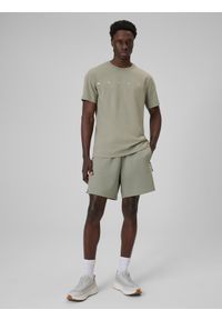 4f - 4F T-shirt regular z nadrukiem męski - zielony L. Okazja: na co dzień. Kolor: oliwkowy, brązowy, wielokolorowy. Materiał: dzianina, bawełna, materiał. Wzór: nadruk. Styl: casual, klasyczny #2