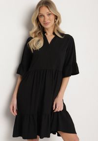 Born2be - Czarna Sukienka Rozkloszowana z Wiskozą Ozdobiona Falbanami Eviriane. Okazja: na co dzień. Typ kołnierza: dekolt w serek. Kolor: czarny. Materiał: wiskoza. Wzór: aplikacja. Typ sukienki: proste. Styl: casual #6