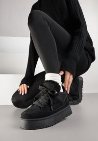 Born2be - Czarne Sznurowane Sneakersy Śniegowce na Grubej Podeszwie Vamitte. Okazja: na co dzień, na spacer. Kolor: czarny. Materiał: jeans, futro. Sport: turystyka piesza