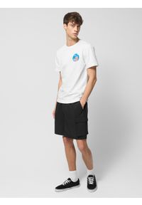 outhorn - T-shirt regular z nadrukiem męski Outhorn - złamana biel. Kolor: biały. Materiał: bawełna, dzianina. Długość rękawa: krótki rękaw. Długość: krótkie. Wzór: nadruk #2