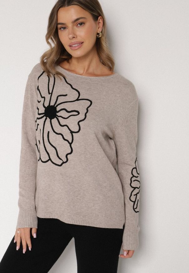 Born2be - Beżowy Sweter Ozdobiony Haftowanymi Kwiatami Halatusea. Okazja: na co dzień. Kolor: beżowy. Materiał: jeans. Wzór: kwiaty, aplikacja, haft. Styl: klasyczny, casual