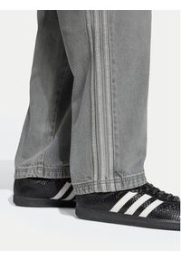 Adidas - adidas Jeansy adicolor Denim Stone JW5920 Szary Regular Fit. Kolor: szary #2