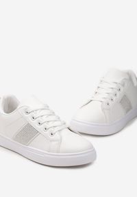 Born2be - Białe Sneakersy Ozdobione Cyrkoniami Perlara. Nosek buta: okrągły. Zapięcie: sznurówki. Kolor: biały. Materiał: materiał. Wzór: aplikacja. Obcas: na obcasie. Wysokość obcasa: niski #5