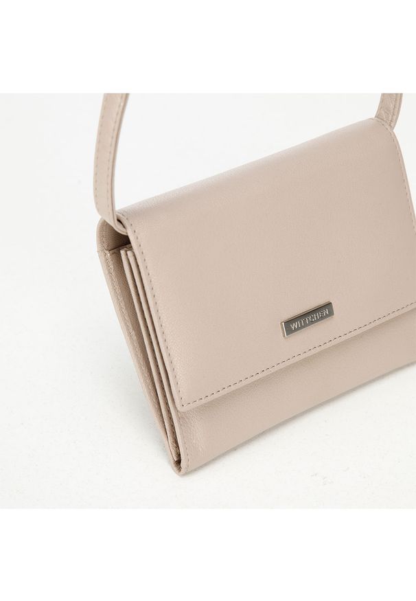 Wittchen - Damski portfelik crossbody ze skóry. Kolor: beżowy. Materiał: skórzane. Rozmiar: małe. Rodzaj torebki: przez ramię
