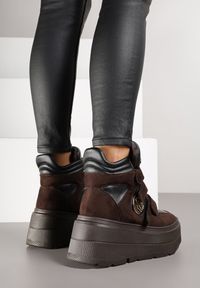 Born2be - Brązowe Botki Vices w Stylu Sneakersów na Platformie Afirriva. Okazja: na co dzień. Zapięcie: rzepy. Kolor: brązowy. Materiał: jeans. Wzór: aplikacja. Obcas: na platformie. Styl: retro, casual, klasyczny. Wysokość obcasa: średni #5
