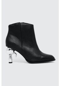 Karl Lagerfeld botki skórzane IKON HEEL damskie kolor czarny na słupku KL39035. Kolor: czarny. Materiał: skóra. Obcas: na słupku. Wysokość obcasa: średni #1