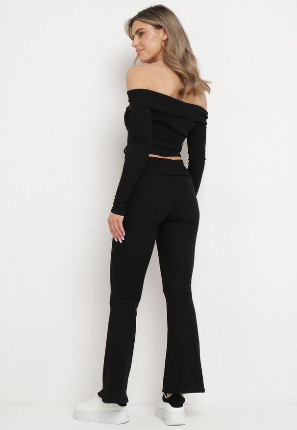 Born2be - Czarny Bawełniany Komplet Casual z Dzwonami i Bluzką Hiszpanką z Rzemykami Ordina. Kolor: czarny. Materiał: bawełna. Wzór: kolorowy, aplikacja