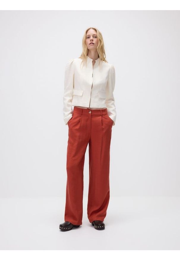 Reserved - Luźne spodnie z modalem - bordowy. Kolor: czerwony. Materiał: tkanina