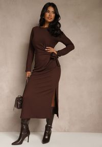 Renee - Brązowa Sukienka o Taliowanym Kroju z Wiązaniem w Pasie i Rozcięciami Esalarra. Okazja: do pracy, na spotkanie biznesowe, na co dzień, na randkę. Kolor: brązowy. Typ sukienki: oversize. Styl: casual, klasyczny, biznesowy #3