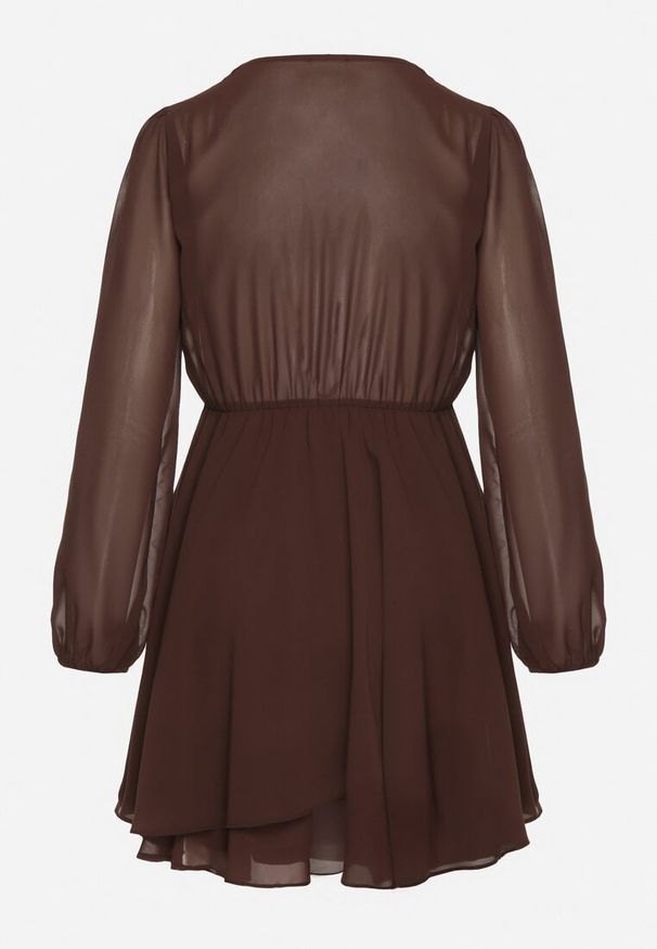 Born2be - Brązowa Rozkloszowana Sukienka z Siateczki z Kopertowym Dekoltem Zenessa. Typ kołnierza: dekolt kopertowy. Kolor: brązowy. Materiał: poliester, materiał. Typ sukienki: kopertowe