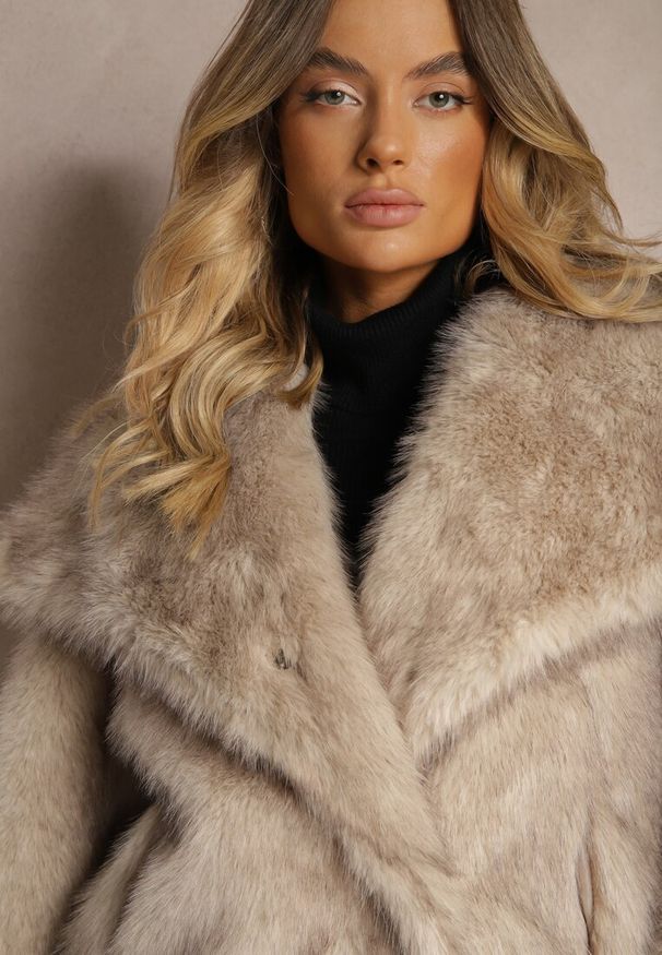 Renee - Beżowa Elegancka Kurtka Futerko z Kołnierzem Vertirida. Okazja: na co dzień, na spacer. Kolor: beżowy. Materiał: futro. Sezon: zima. Styl: elegancki