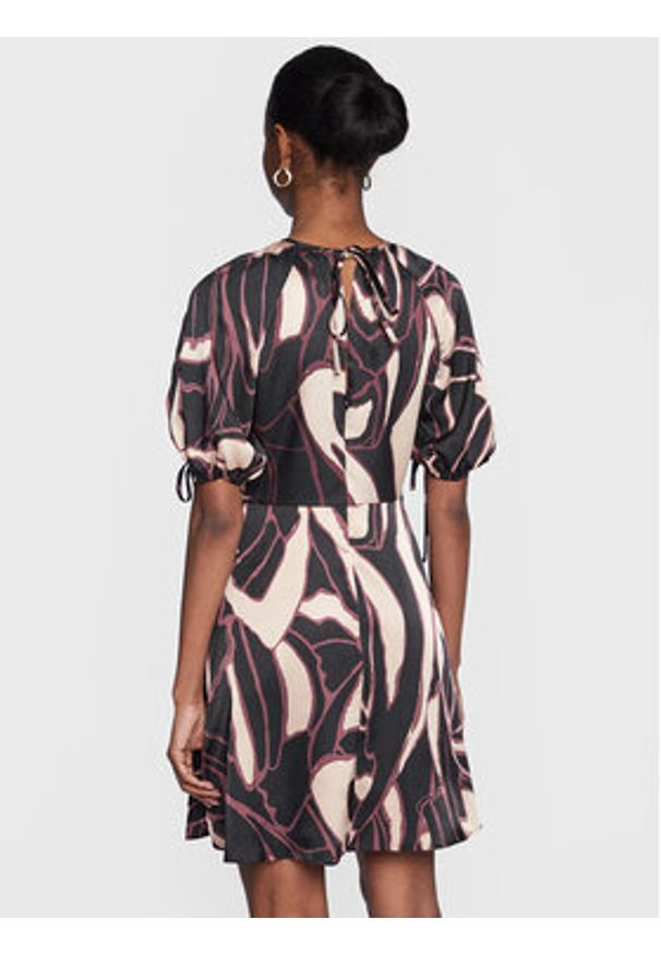Ted Baker Sukienka codzienna Gilliaaa 267045 Kolorowy Regular Fit. Okazja: na co dzień. Materiał: syntetyk. Wzór: kolorowy. Typ sukienki: proste. Styl: casual