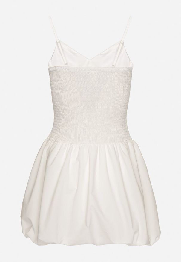 Born2be - Biała Sukienka Bombka na Cienkich Ramiączkach z Kokardą i Cyrkoniami Paliandria. Okazja: na imprezę. Typ kołnierza: kokarda. Kolor: biały. Długość rękawa: na ramiączkach. Wzór: aplikacja. Sezon: lato. Typ sukienki: bombki. Styl: elegancki