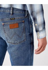 Wrangler - WRANGLER TEXAS MĘSKIE SPODNIE JEANSOWE DARK WATERS W1215929V