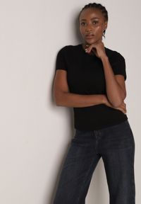 Born2be - Czarny Bawełniany T-shirt w Klasycznym Stylu Nedila. Kolor: czarny. Materiał: bawełna. Długość: długie. Styl: klasyczny #4