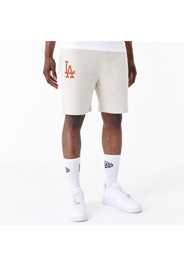 New Era - Szorty Los Angeles Dodgers League Essential. Kolor: biały. Długość: krótkie. Wzór: haft. Sezon: lato