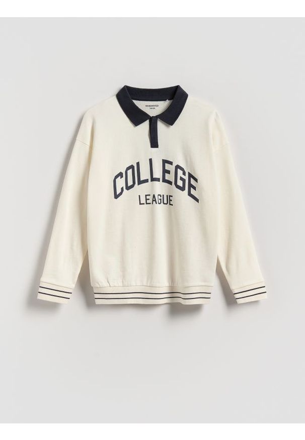 Reserved - Bawełniany longsleeve polo - złamana biel. Typ kołnierza: polo. Materiał: bawełna. Długość rękawa: długi rękaw
