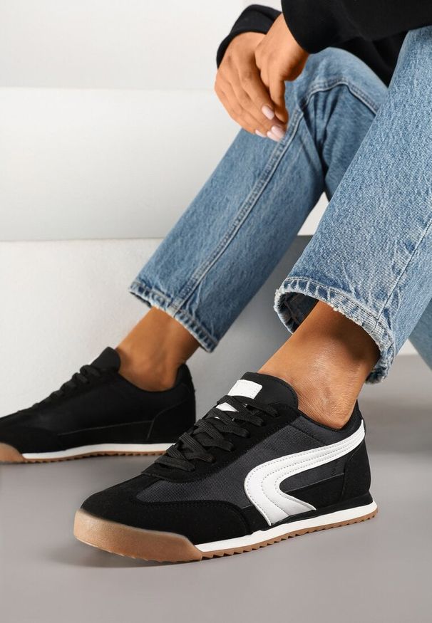 Born2be - Czarne Sneakersy w Klasycznym Stylu Ellirianne. Okazja: na spacer. Zapięcie: sznurówki. Kolor: czarny. Sport: turystyka piesza