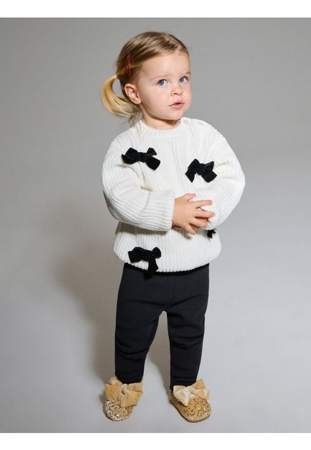 Sinsay - Dzianinowe legginsy z ociepleniem 2 pack - kremowy. Kolor: kremowy. Materiał: dzianina