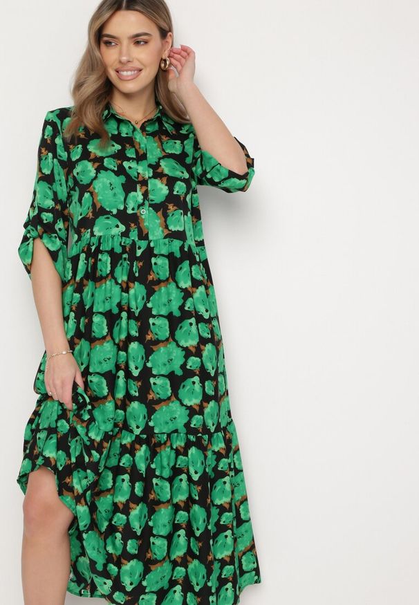 Born2be - Zielono-Czarna Rozkloszowana Sukienka Maxi w Abstrakcyjne Kwiaty z Guzikami Przy Dekolcie Millara. Kolor: zielony. Długość rękawa: długi rękaw. Wzór: kwiaty. Długość: maxi