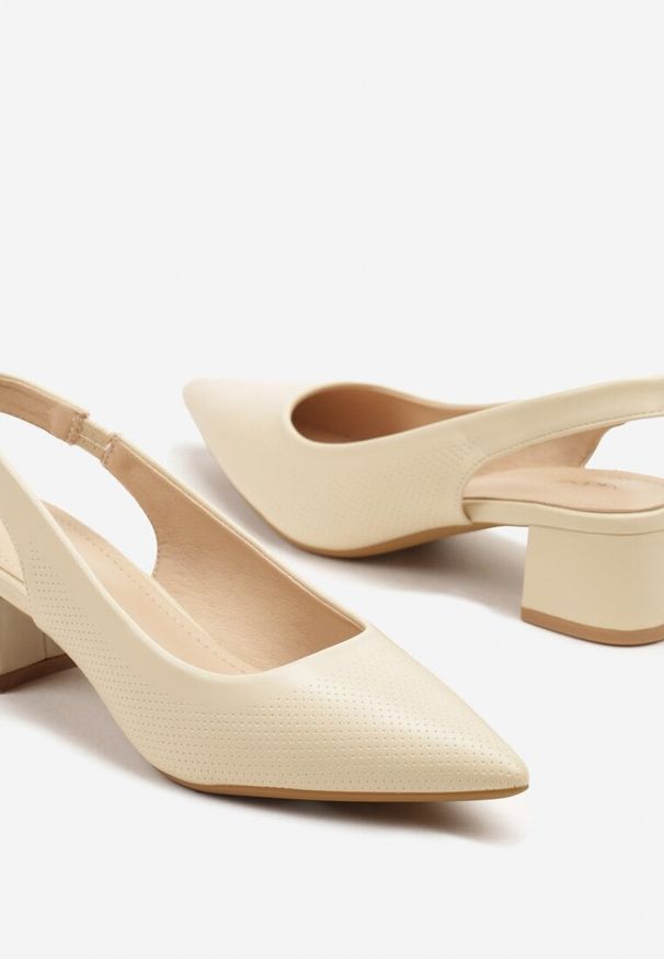 Born2be - Beżowe Sandały Slingback Vices na Słupku Zdobione Perforacją Telanisia. Okazja: na co dzień. Nosek buta: szpiczasty. Kolor: beżowy. Materiał: jeans. Wzór: aplikacja. Obcas: na słupku. Styl: elegancki, casual