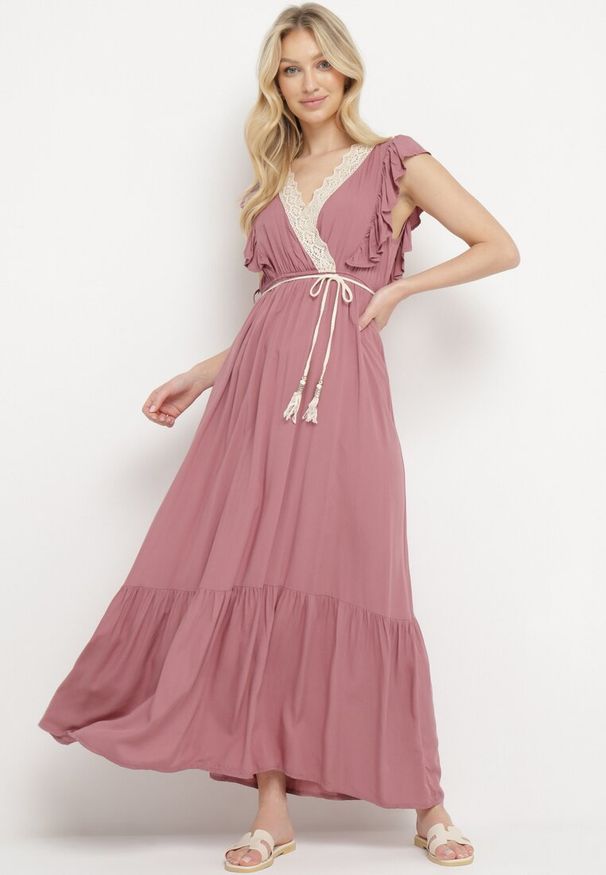 Born2be - Różowa Sukienka Lasthusa. Kolor: różowy. Materiał: koronka. Długość rękawa: bez rękawów. Sezon: lato. Typ sukienki: kopertowe. Styl: boho, wakacyjny. Długość: mini