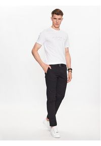 Guess T-Shirt M3YI26 J1314 Biały Slim Fit. Kolor: biały. Materiał: bawełna
