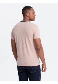 Ombre Clothing - Męski t-shirt z surowym wykończeniem – różowy V5 OM-TSCT-22SS-004 - XXL. Okazja: na co dzień. Kolor: różowy. Materiał: skóra, bawełna, materiał. Wzór: aplikacja. Styl: casual