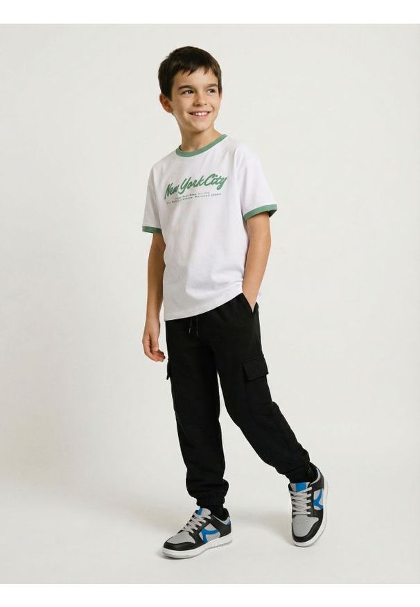 Sinsay - Spodnie straight leg - czarny. Kolor: czarny