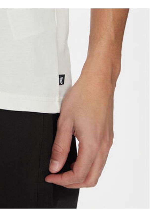 Nike T-Shirt FV3496 Écru Regular Fit. Materiał: bawełna