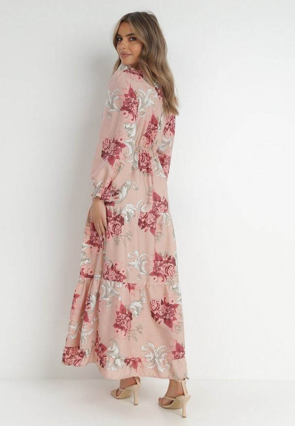 Born2be - Różowa Sukienka Anar. Okazja: na spacer, do pracy. Typ kołnierza: dekolt w kształcie V. Kolor: różowy. Wzór: kwiaty, aplikacja, gładki. Sezon: wiosna, lato. Styl: boho, klasyczny. Długość: maxi