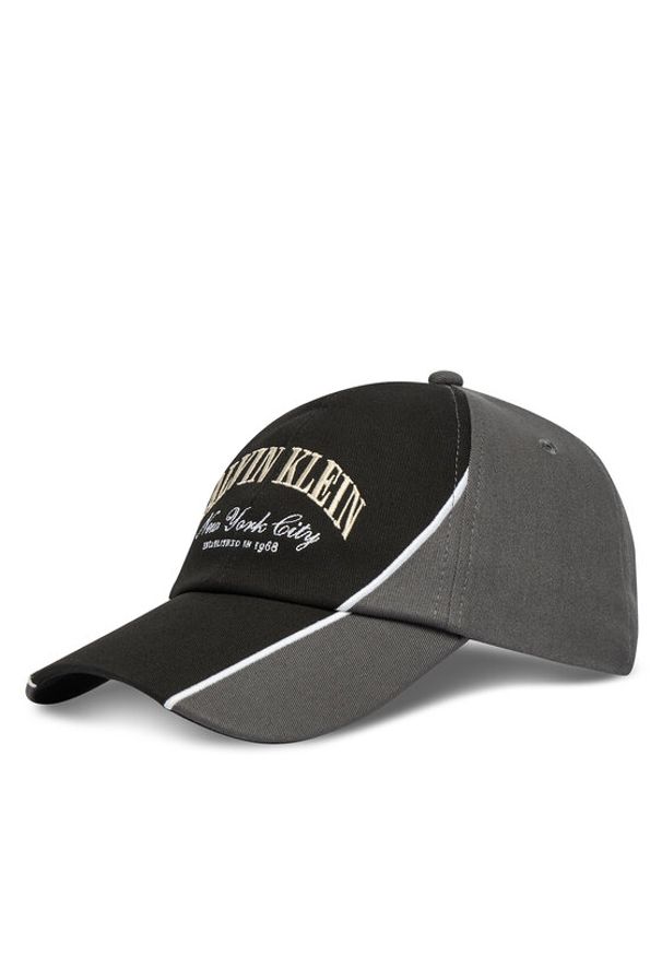 Calvin Klein Czapka z daszkiem Two Tone Seasonal Graphic Cap LV04D5088G Czarny. Kolor: czarny. Materiał: bawełna